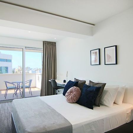 Phaedrus Living: Luxury Suite Nicosia 505 Экстерьер фото