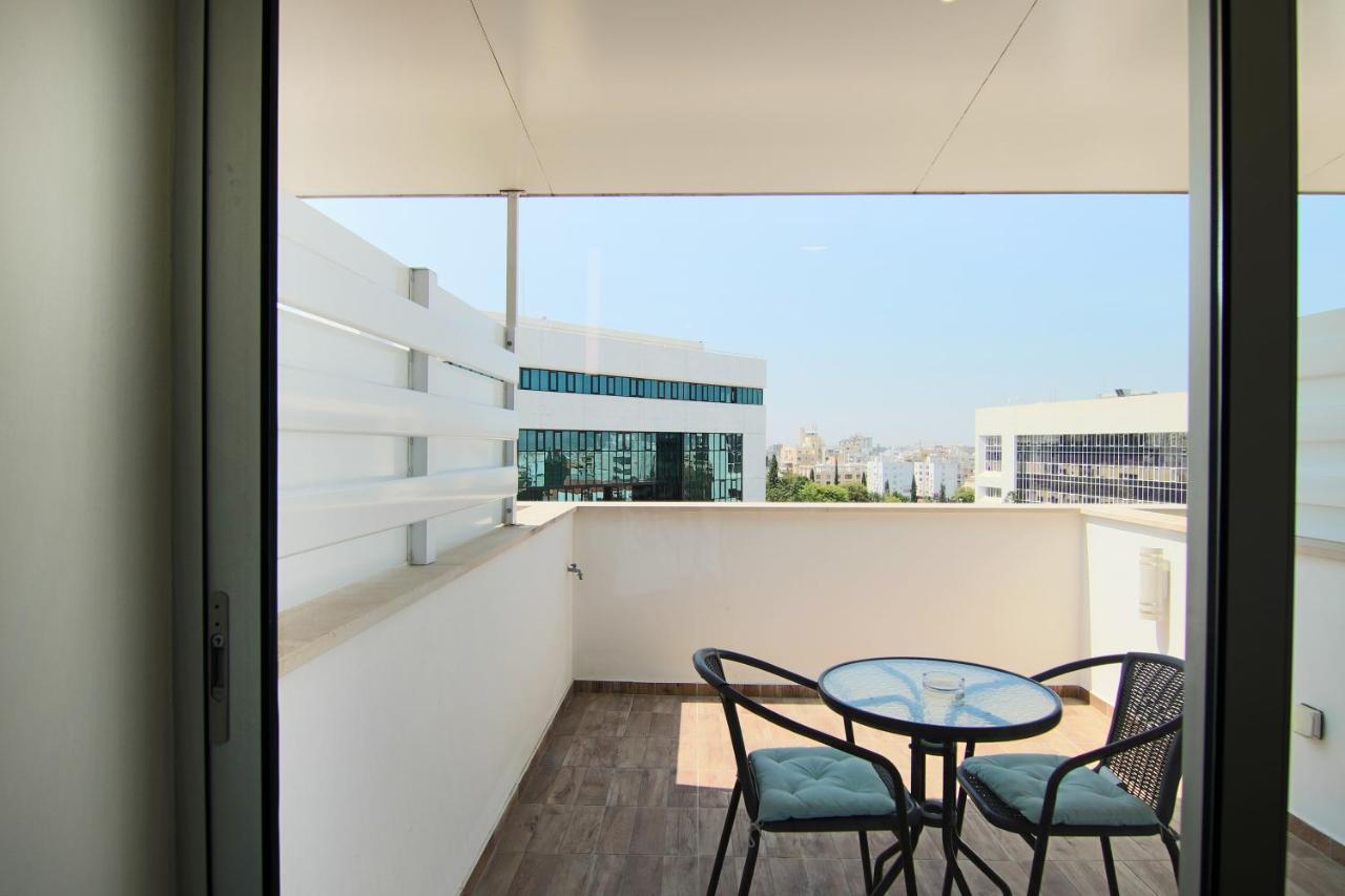 Phaedrus Living: Luxury Suite Nicosia 505 Экстерьер фото